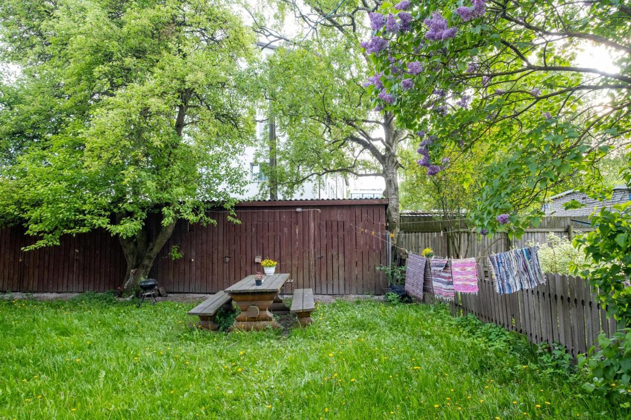 Artists Apartment Near Telliskivi Creative Centre Tallinn Bagian luar foto